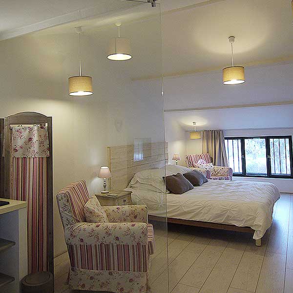 Hollyhook Guest room